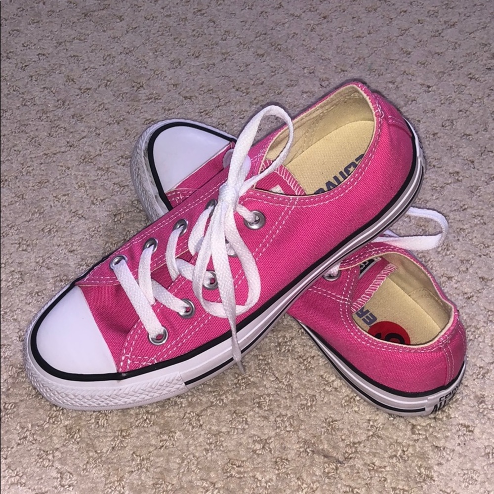 Size 6 Bubblegum Pink Converse